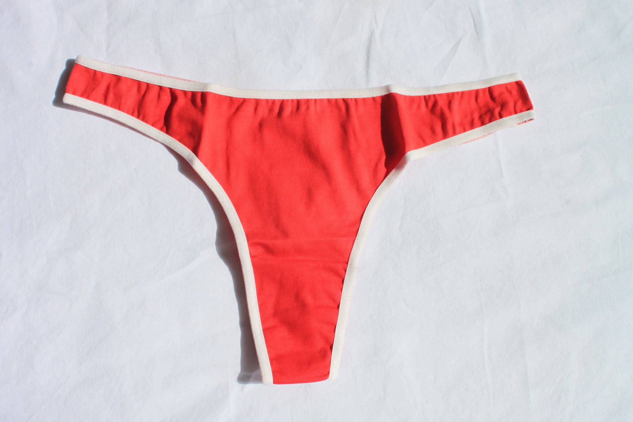 Super Sporty Contrast Trim Thong | Red/White front